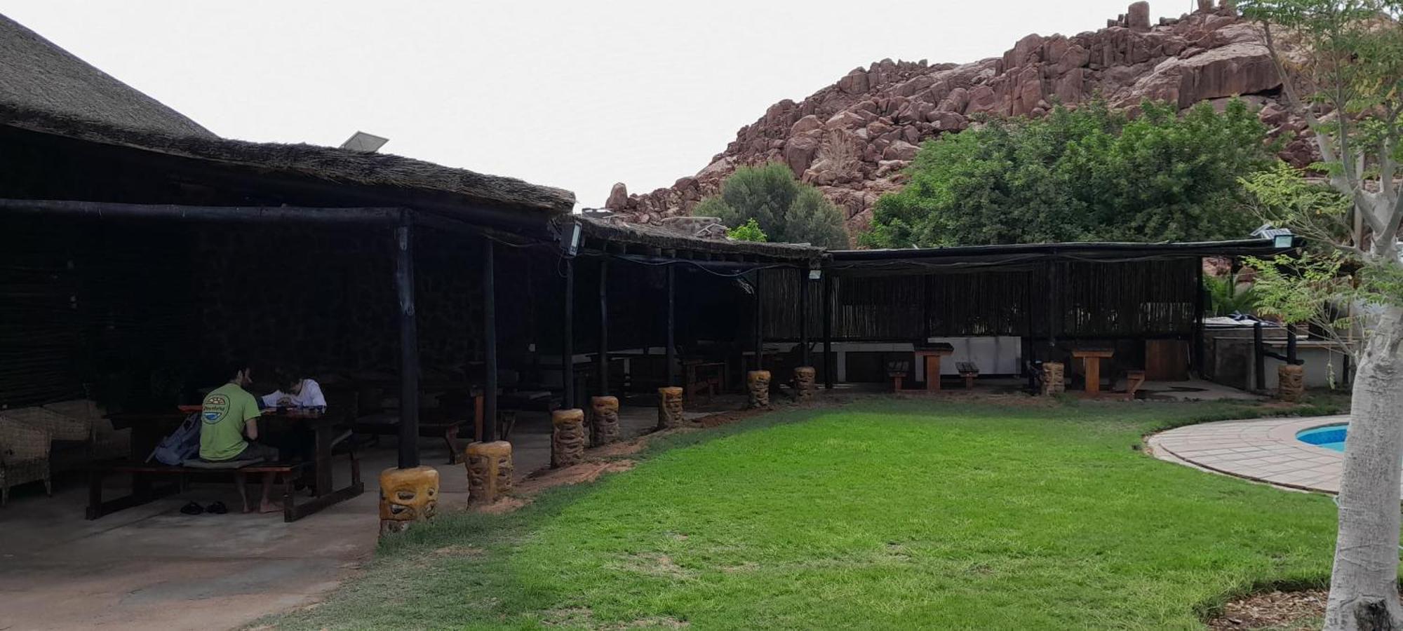 Uis Brandberg White Lady Lodge מראה חיצוני תמונה