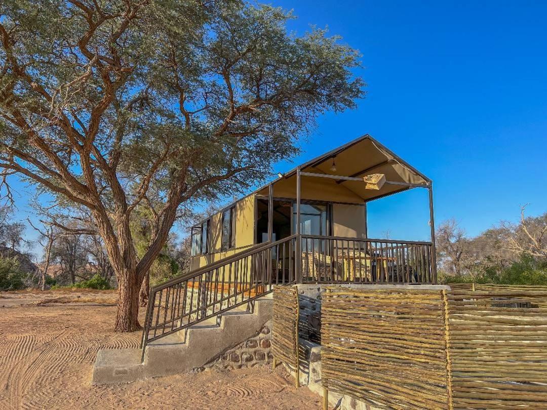 Uis Brandberg White Lady Lodge מראה חיצוני תמונה